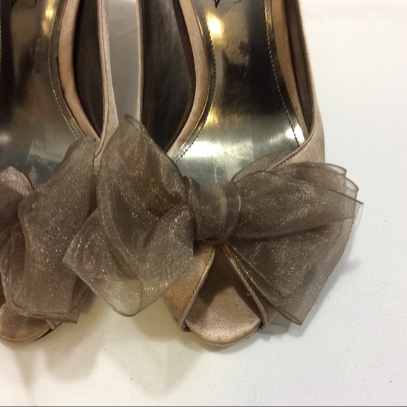 TOUCH OF NINA SATIN PUMPS WITH BOW 7.5 $89 - Picture 3 of 10